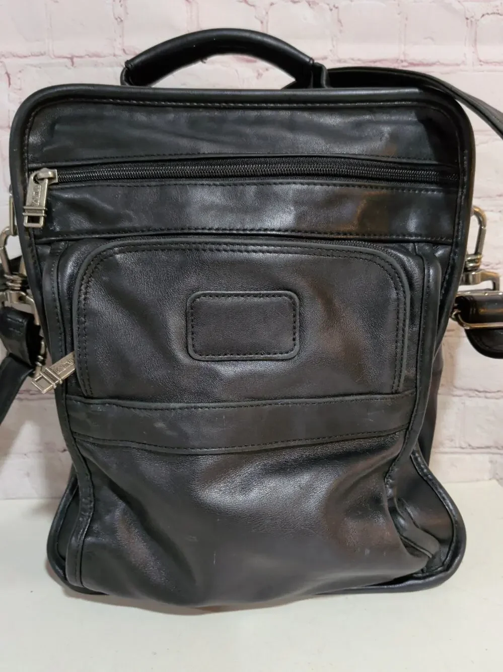 Tumi Black Leather Crossbody Travel Messenger Bag Vertical Organizer Briefcase